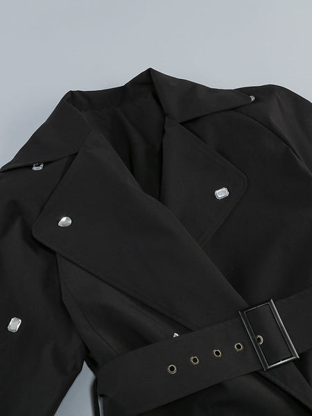 Blazer-Kleid mit Strasssteinen und Gürtel
