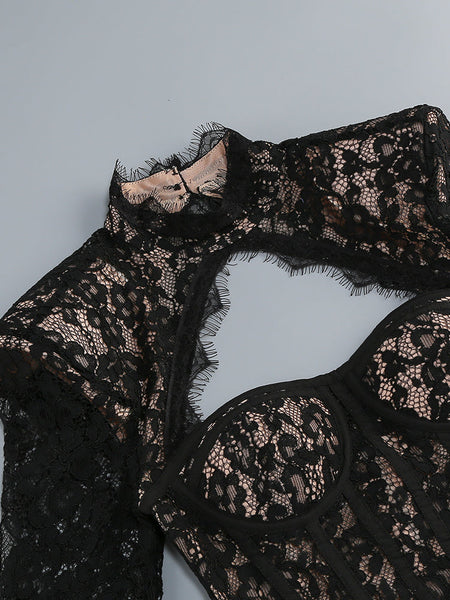 Hochgeschlossenes Mini-Spitzenkleid mit Cut-Outs