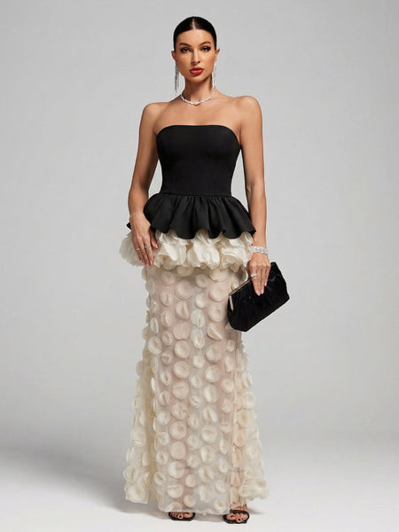 Trägerloses Kleid mit Blumenmuster, Tupfen und transparentem Stoff
