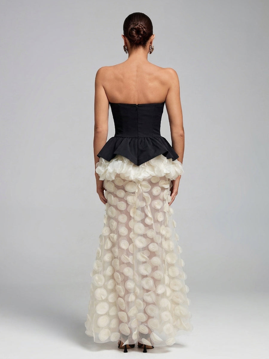Trägerloses Kleid mit Blumenmuster, Tupfen und transparentem Stoff