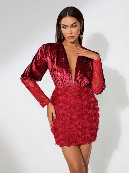 Mini velvet dress with low cut and trendy design