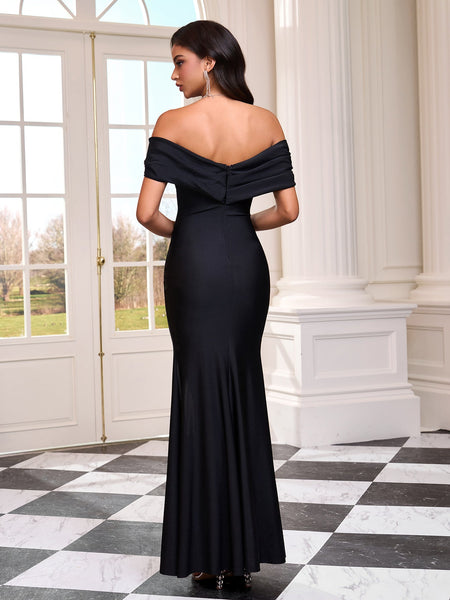 Elegant off-the-shoulder dress with a stylish thigh-high slit