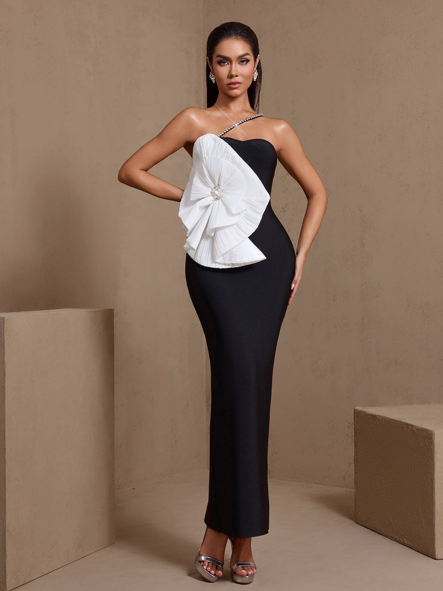 Plissiertes Verbands-Kleid mit riesigen Blumen und Kristallen