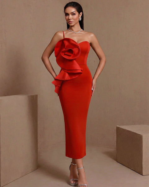 Plissiertes Midi-Kleid mit großer Blumenapplikation und Bandage-Details