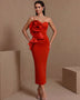 Plissiertes Midi-Kleid mit großer Blumenapplikation und Bandage-Details