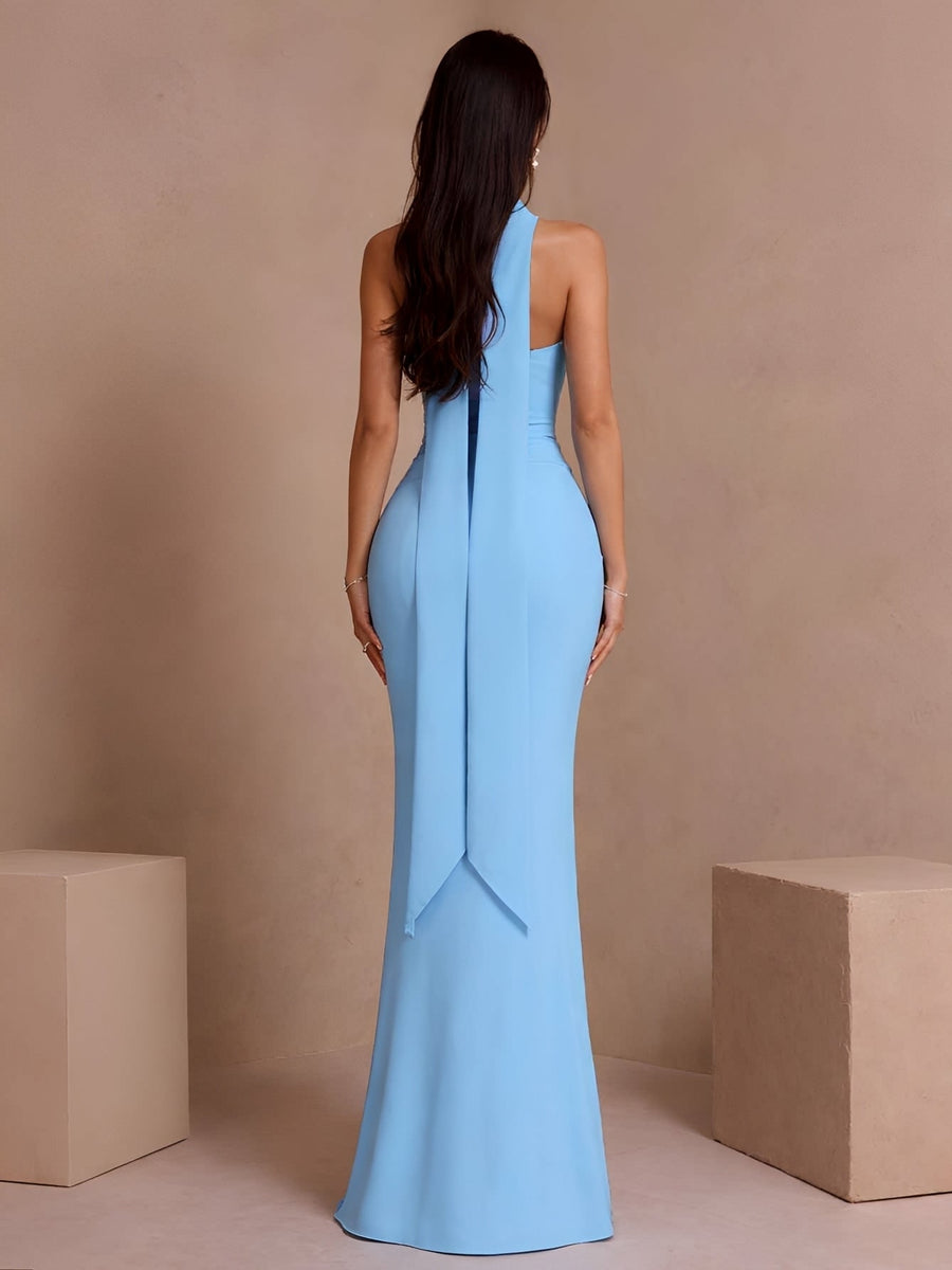 Plissiertes Bandage-Kleid mit Halstuch und Kristalldetails