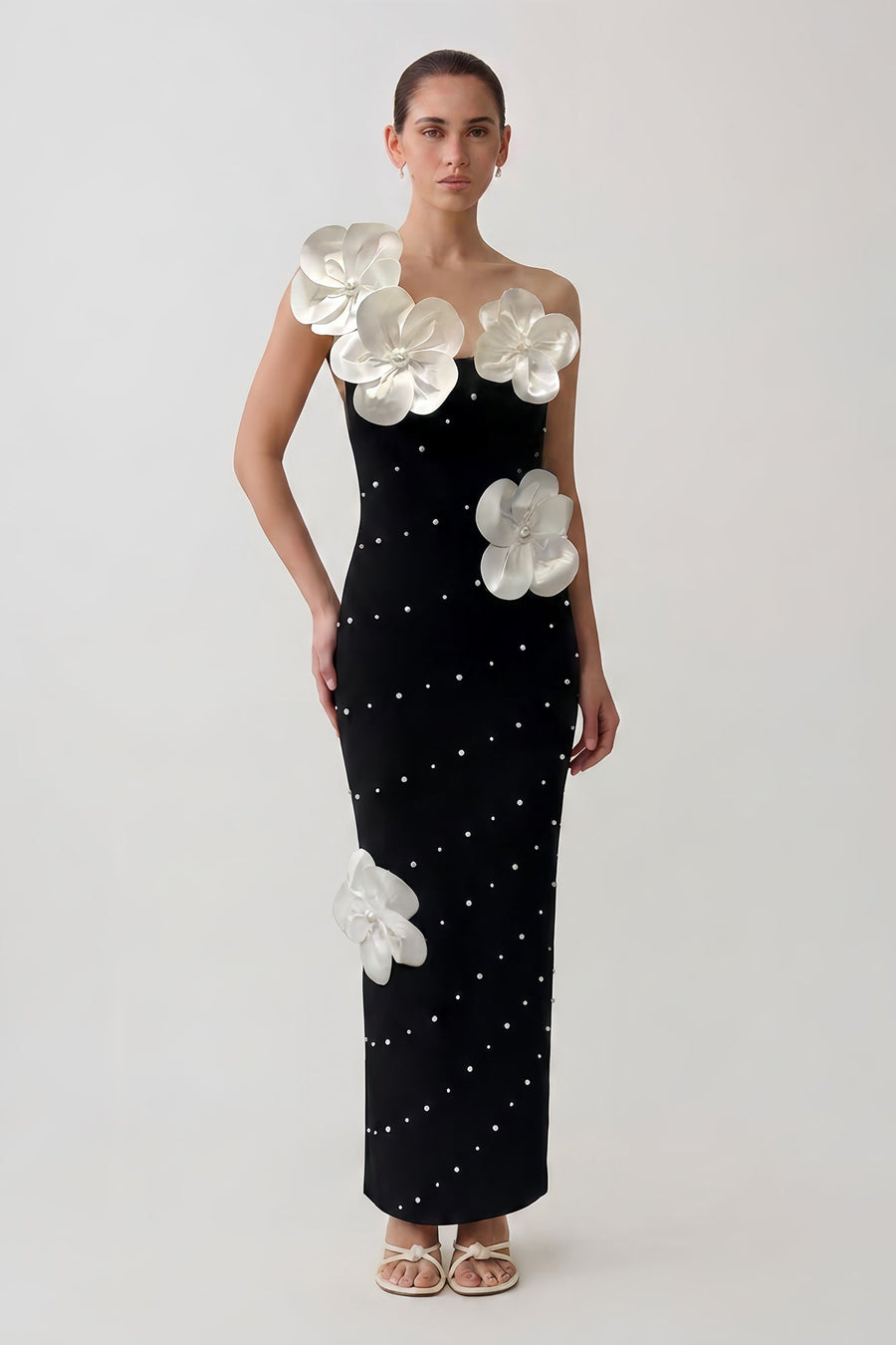 Robe Bandage Asymétrique Fleurs Blanches Perles
