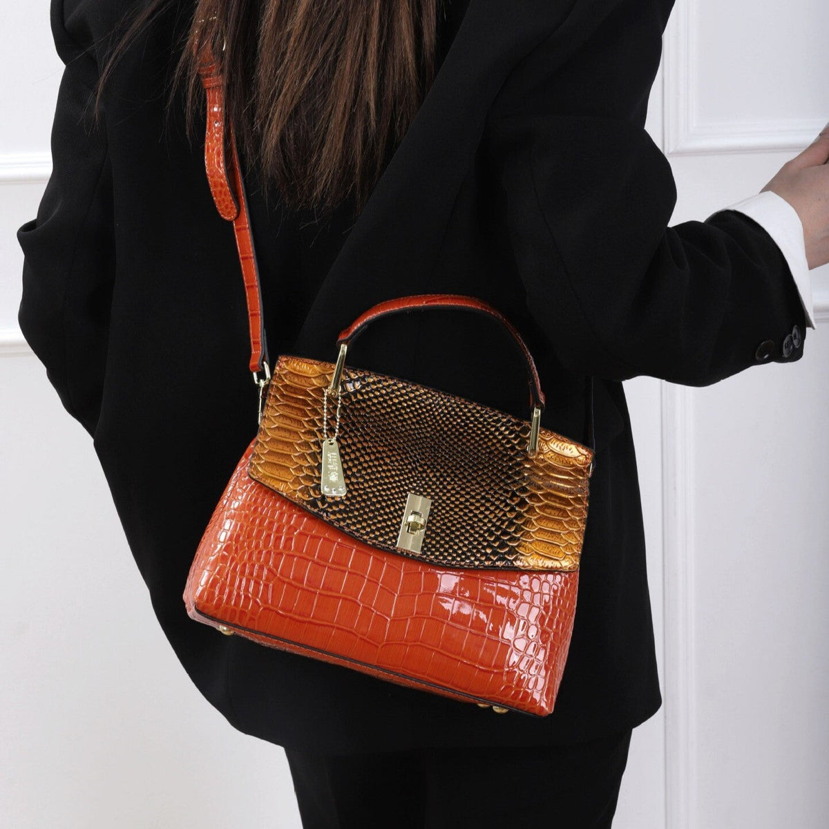 Bellina — Versatile Shoulder Bag, alternate view 12
