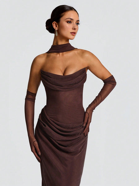 Trägerloses Maxi-Kleid mit Raffungen und Halstuch