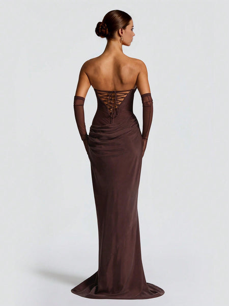 Trägerloses Maxi-Kleid mit Raffungen und Halstuch
