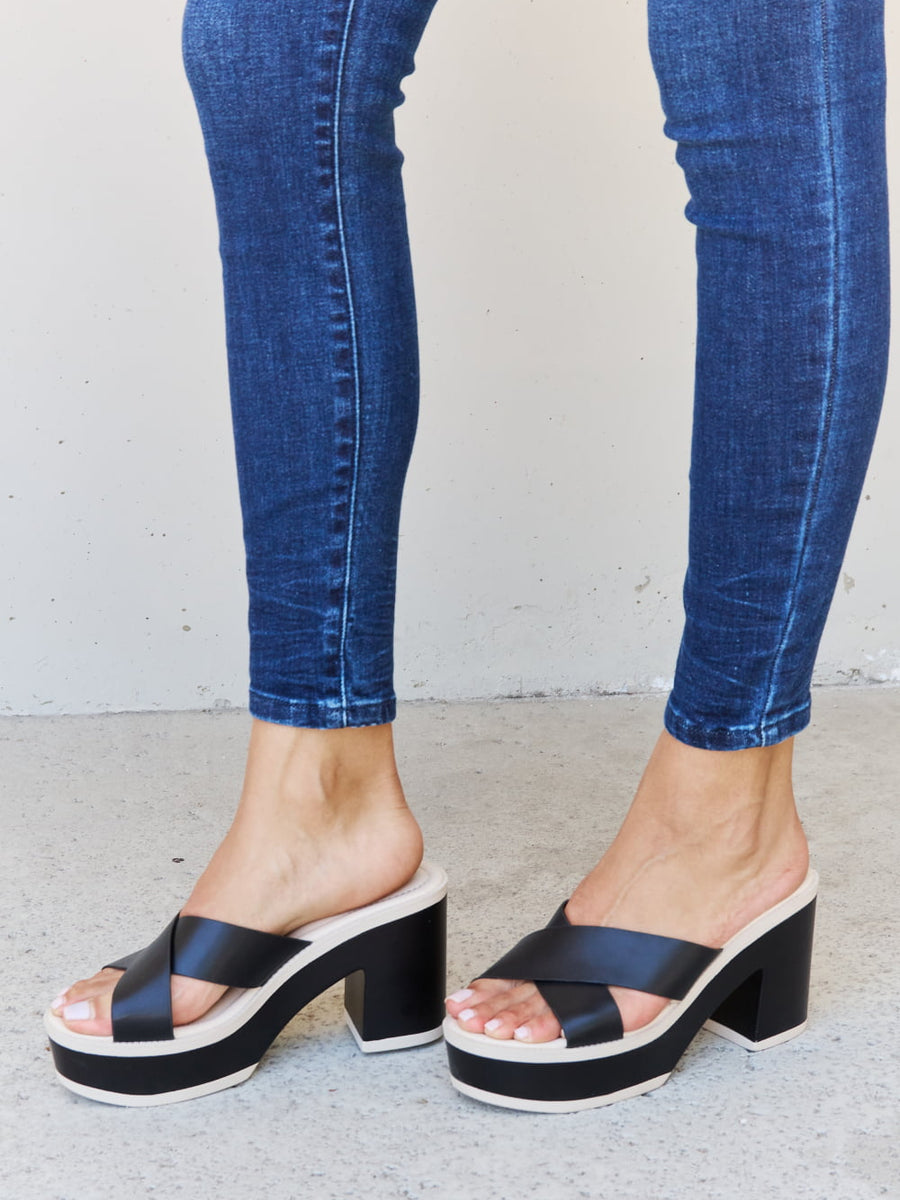 Weeboo Cherish The Moments Contrast Platform Sandals in Black - Opulent Empire