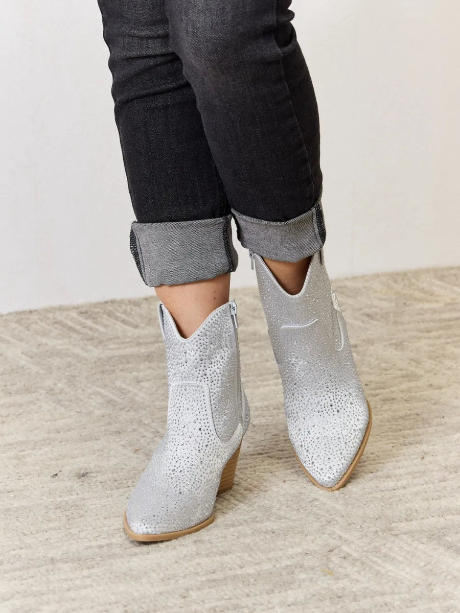 bb900fa0815f4be1ab83d9f908ce9820-Max