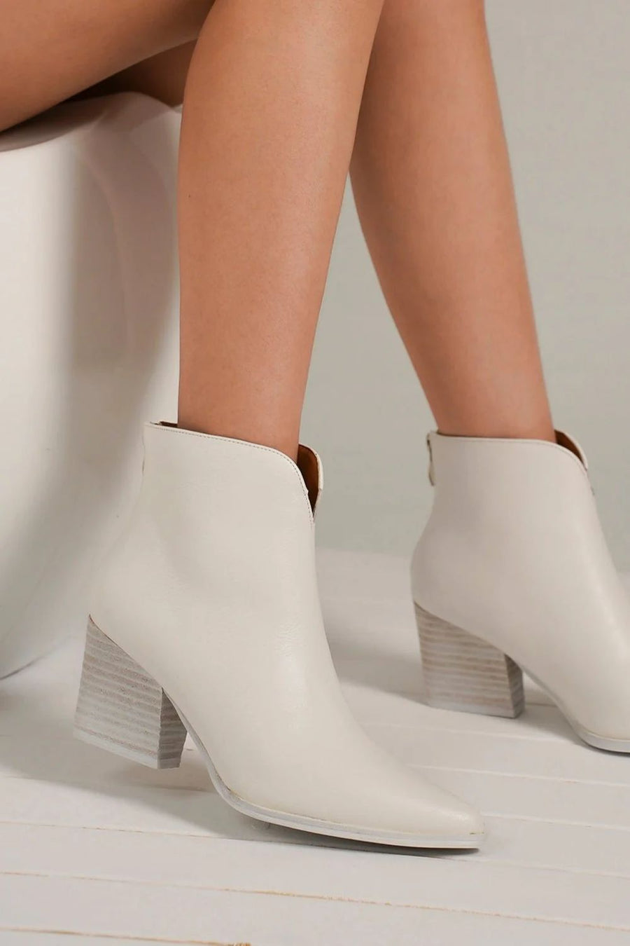 Wren Beaumont — Beast Fashion PU Leather Block Heel Boots with Back Zippers