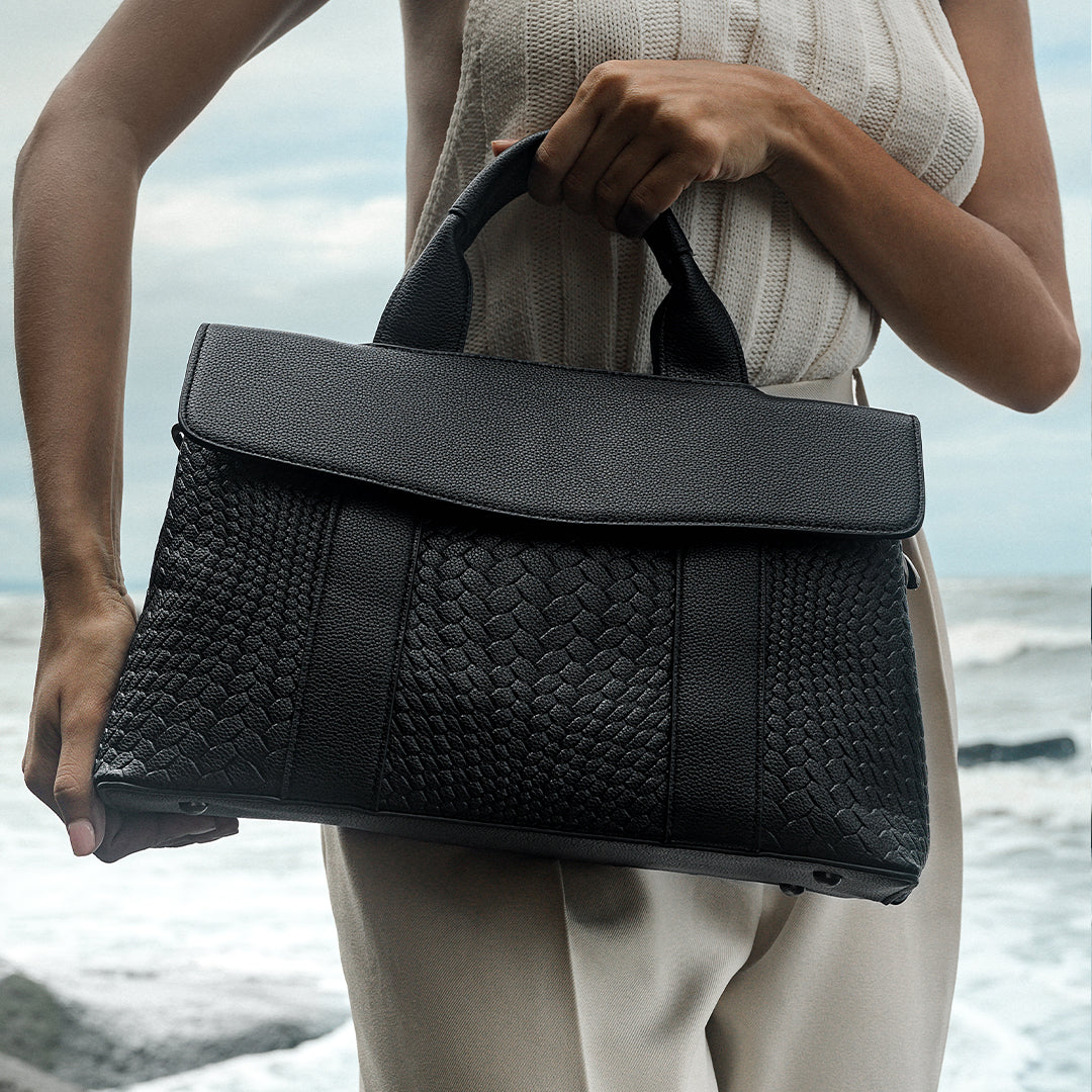 Brittany — Everyday Medium Tote Bag, alternate view 6