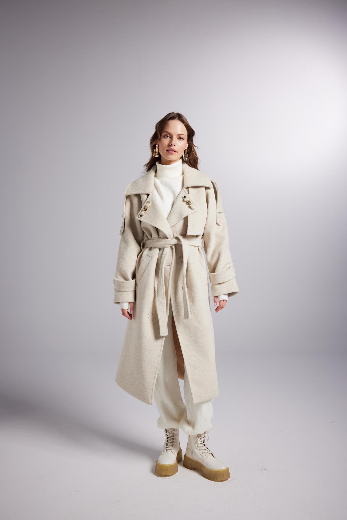 Wilhelmina Rivière — Accessorized Wool Blended Cashmere Maxi Woody Ecru Coat