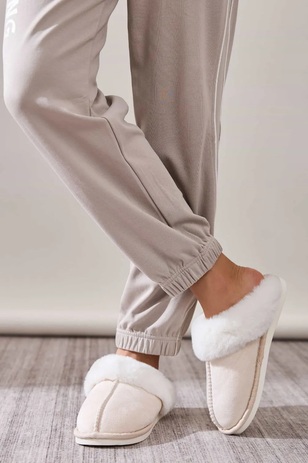 Cove Sorrento — Faux Fur Round Toe Slippers Fashion Footwear, alternate view 13
