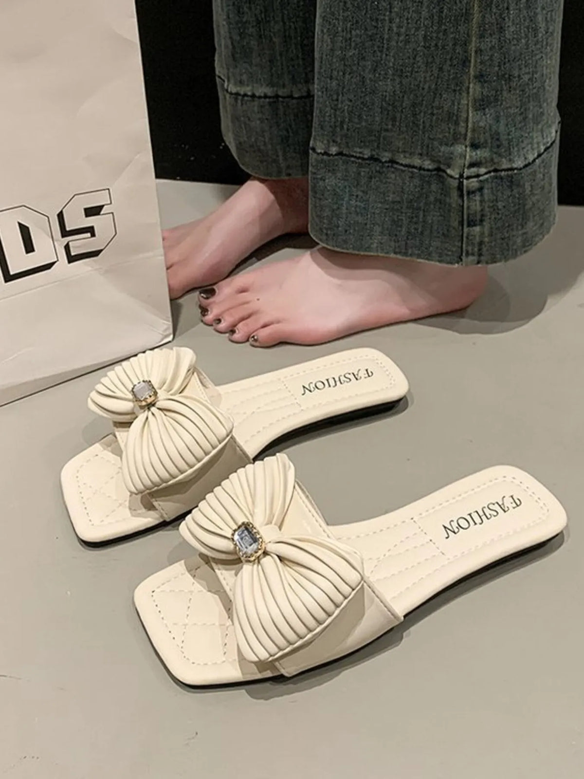 Onyx Sorrento — Bow-Knot Flat Sandals Fashion Footwear, alternate view 9