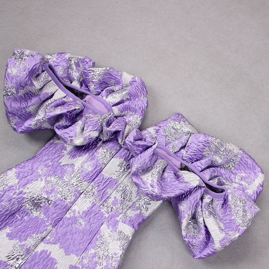 Off-shoulder long dress with pleats and a fitted style to accentuate your figure