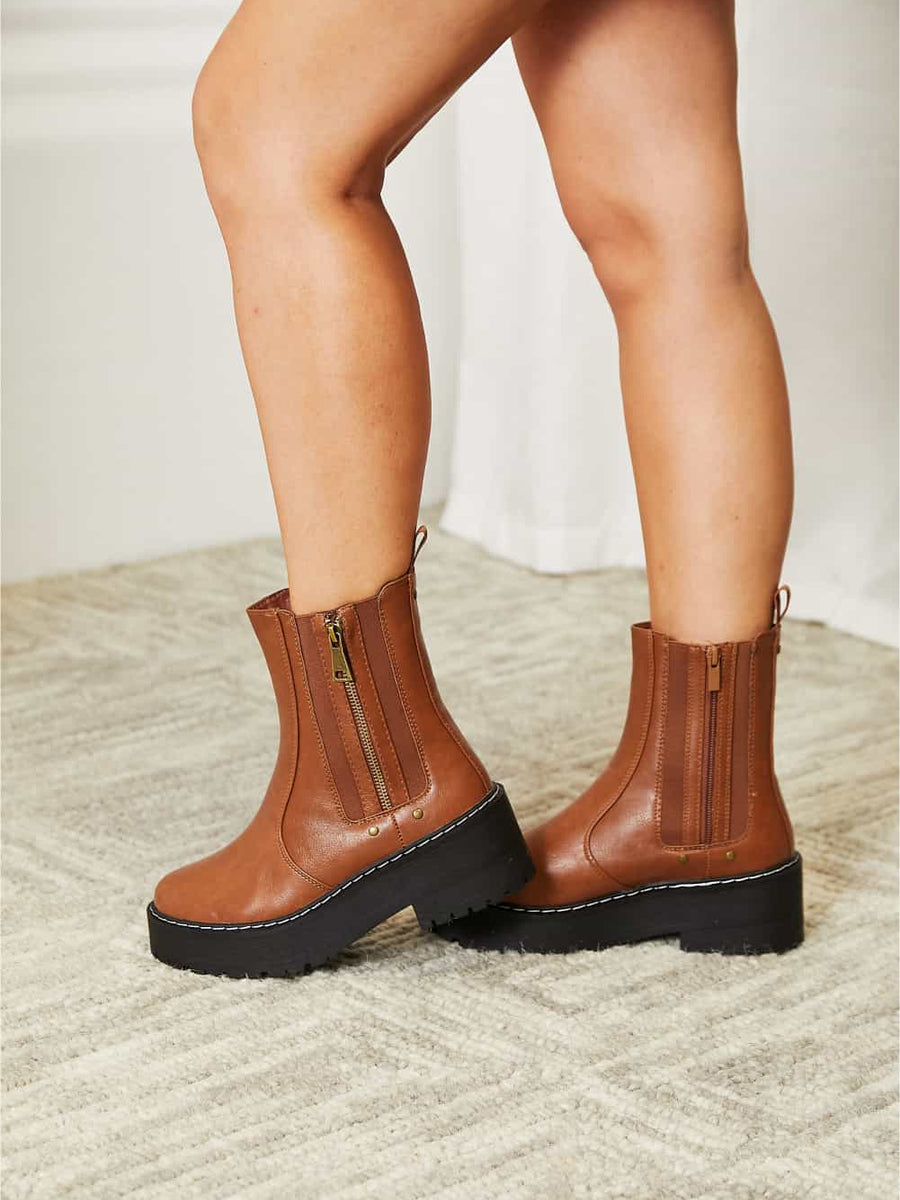 e7c72cbfcef84d4f81b72e488d5de1f2-Max