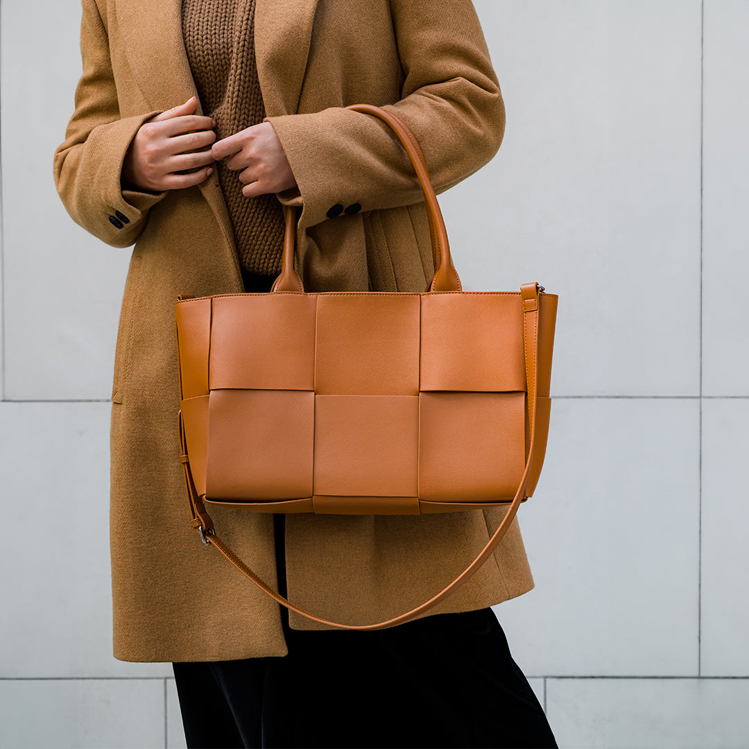 Karine — Medium Tote Bag, alternate view 12